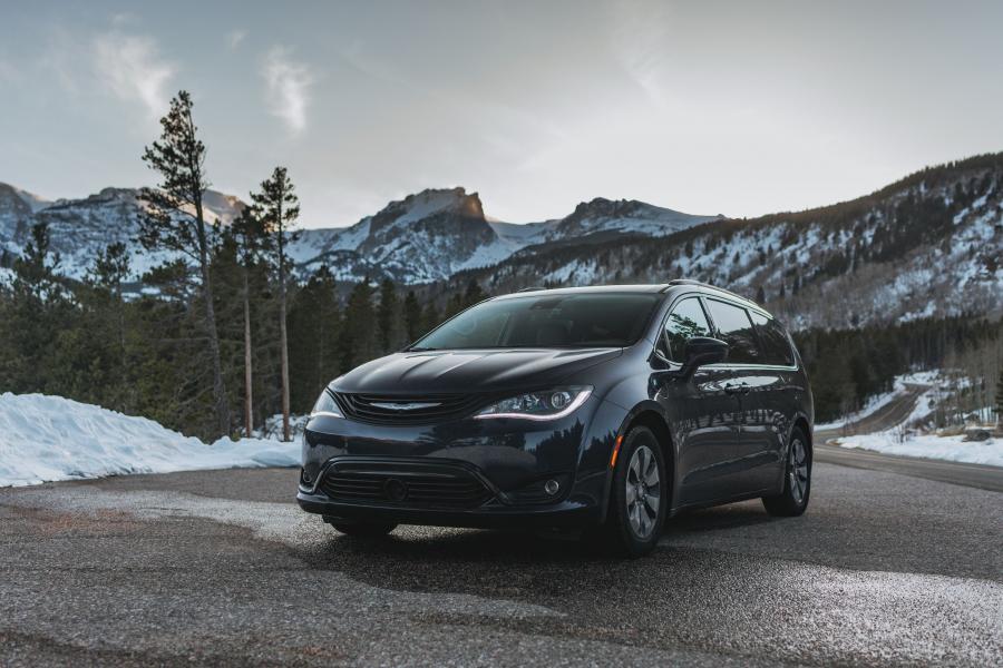  Chrysler Pacifica Hybrid (RU) 2016 года  (фото 2 из 4)